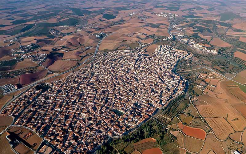 Vista panorámica de un municipio en la provincia de Granada.
